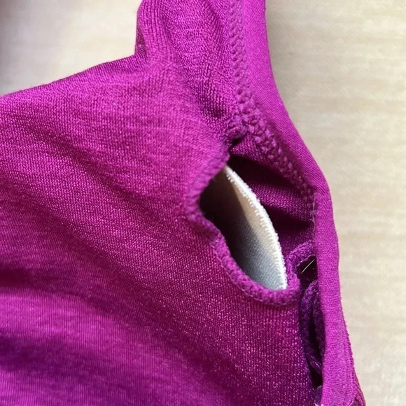 Purple sports bra with removable cups - Picture 4 of 5